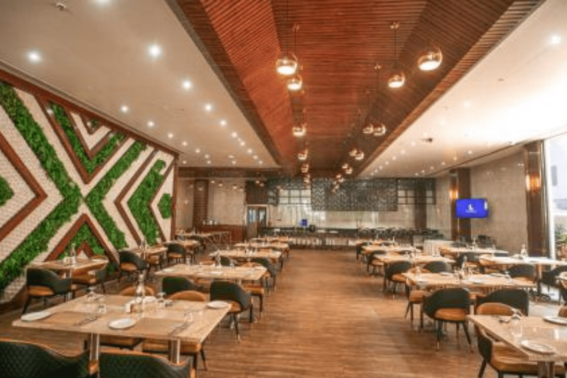 Local Dining & Shopping Options